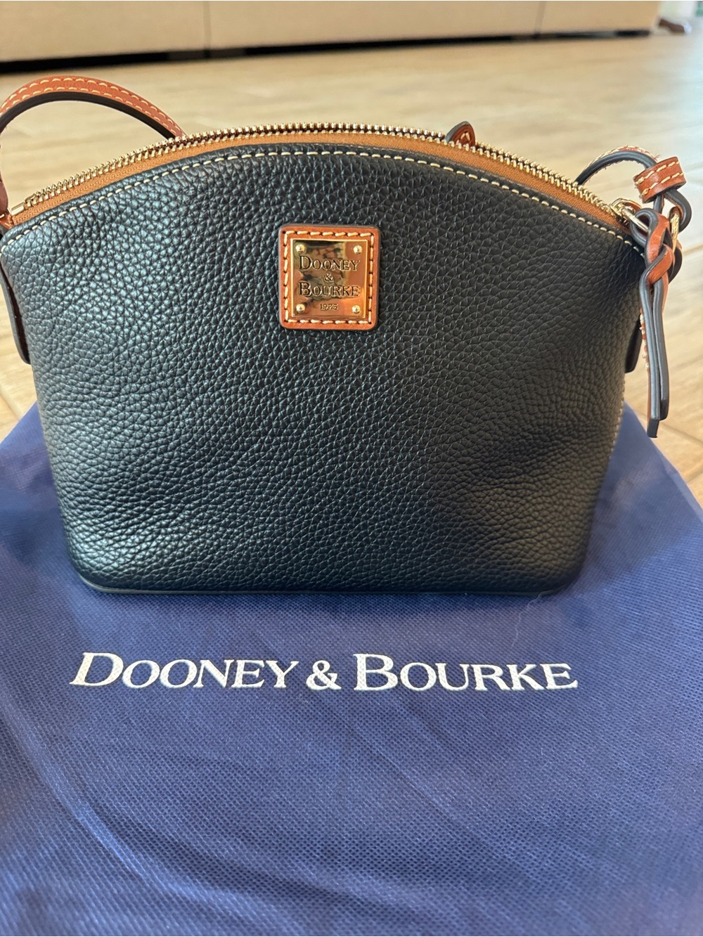 Dooney & Bourke ZUKI Pebble Leather Crossbody with Brown Trim NEW!